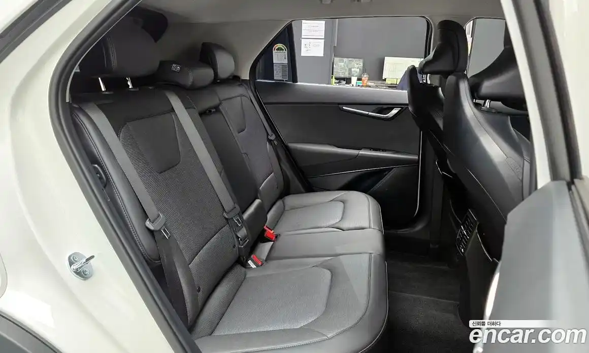 Kia Niro 2025 1.6 автомат (гидро), фото 12