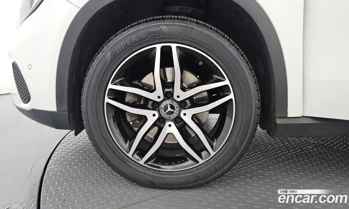 Mercedes-Benz GLA-Class 2018 2.0 гидро, фото 5 Mercedes-Benz GLA-Class 2018 2.0 гидро, фото 5