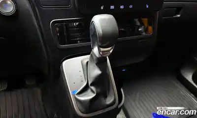 Hyundai Staria 2023 3.5 автомат (гидро), миниатюра 9
