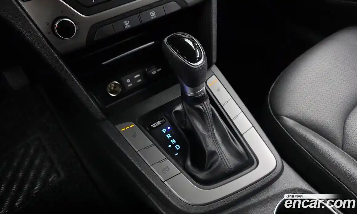 Hyundai Avante 2017 1.6 автомат (гидро), фото 12