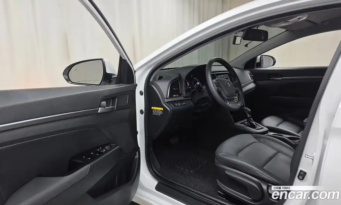 Hyundai Avante 2017 1.6 автомат (гидро), фото 13