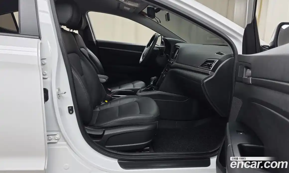 Hyundai Avante 2017 1.6 автомат (гидро), фото 16