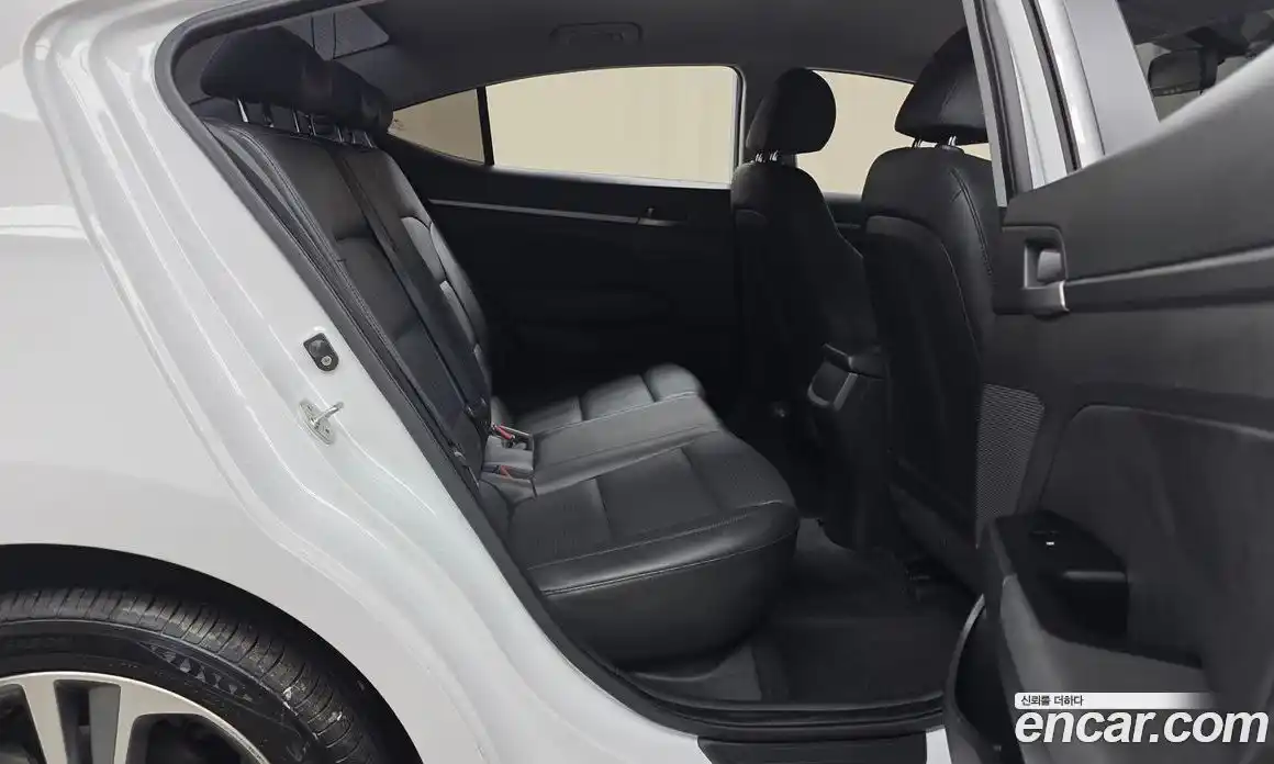 Hyundai Avante 2017 1.6 автомат (гидро), фото 17