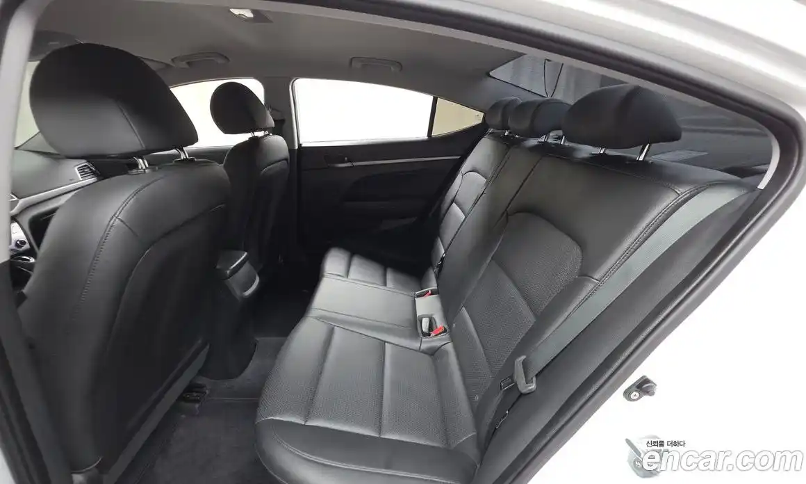 Hyundai Avante 2017 1.6 автомат (гидро), фото 18