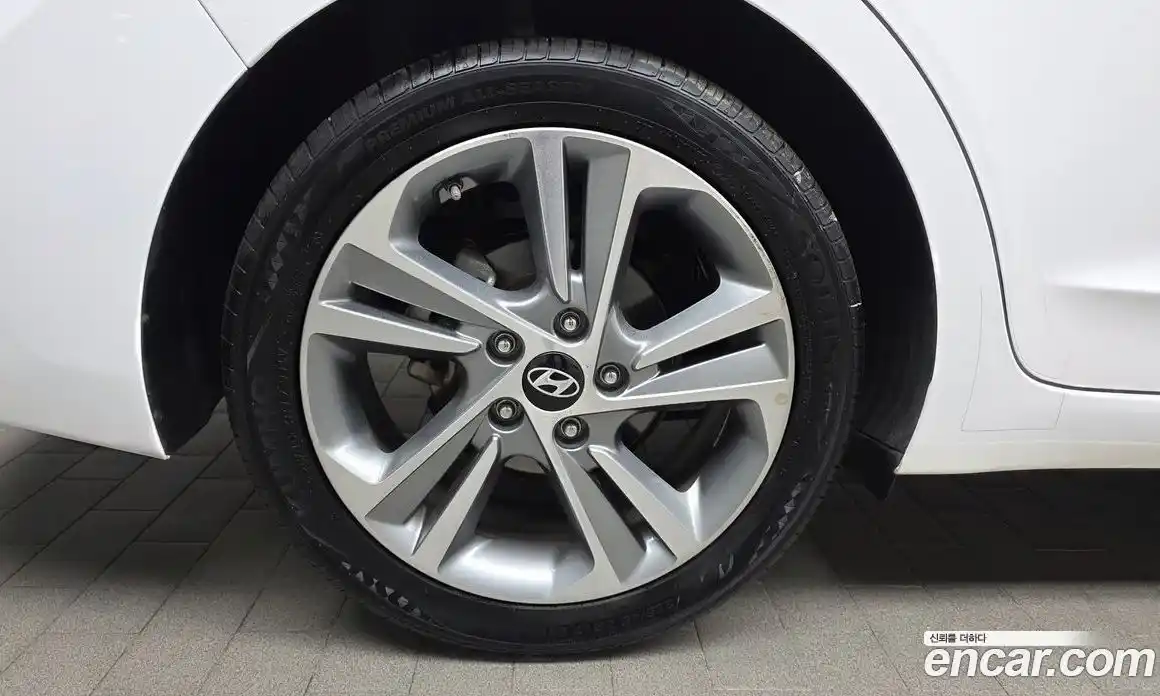 Hyundai Avante 2017 1.6 автомат (гидро), фото 5