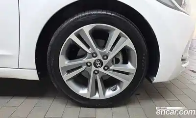Hyundai Avante 2017 1.6 автомат (гидро), миниатюра 7