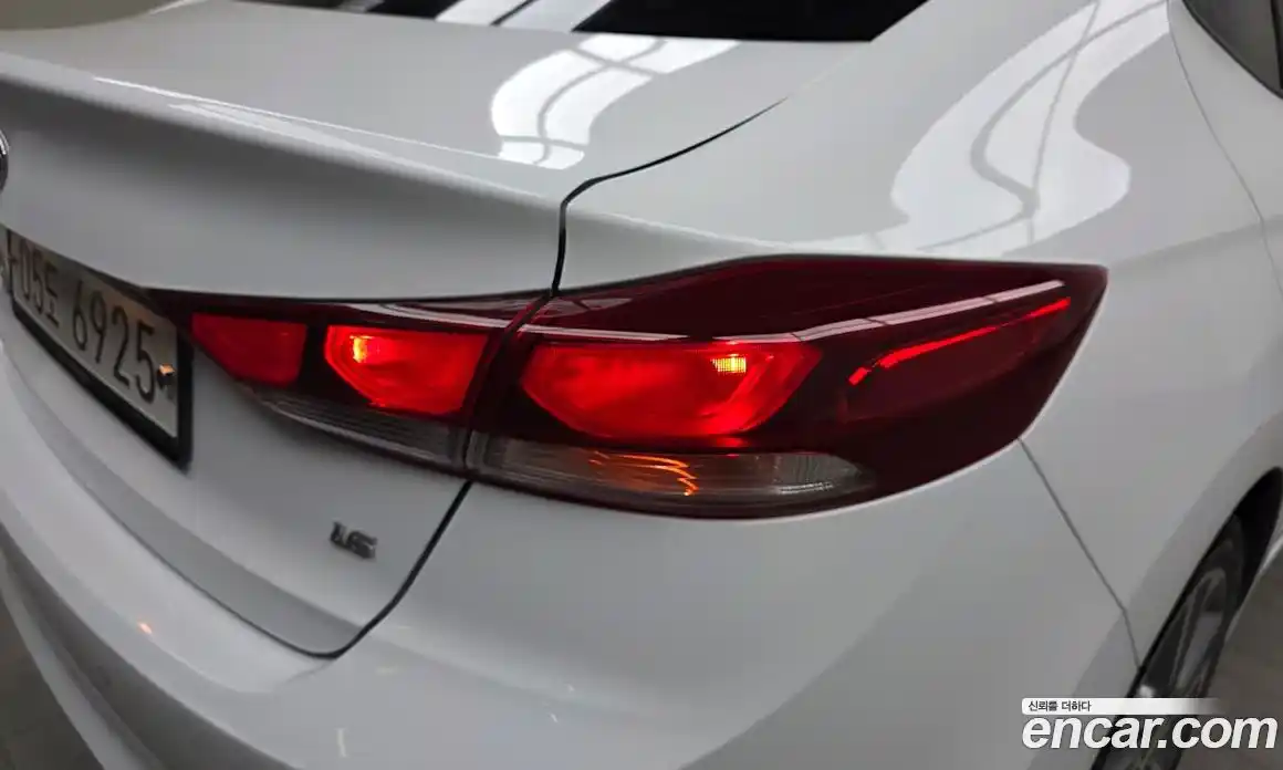 Hyundai Avante 2017 1.6 автомат (гидро), фото 9