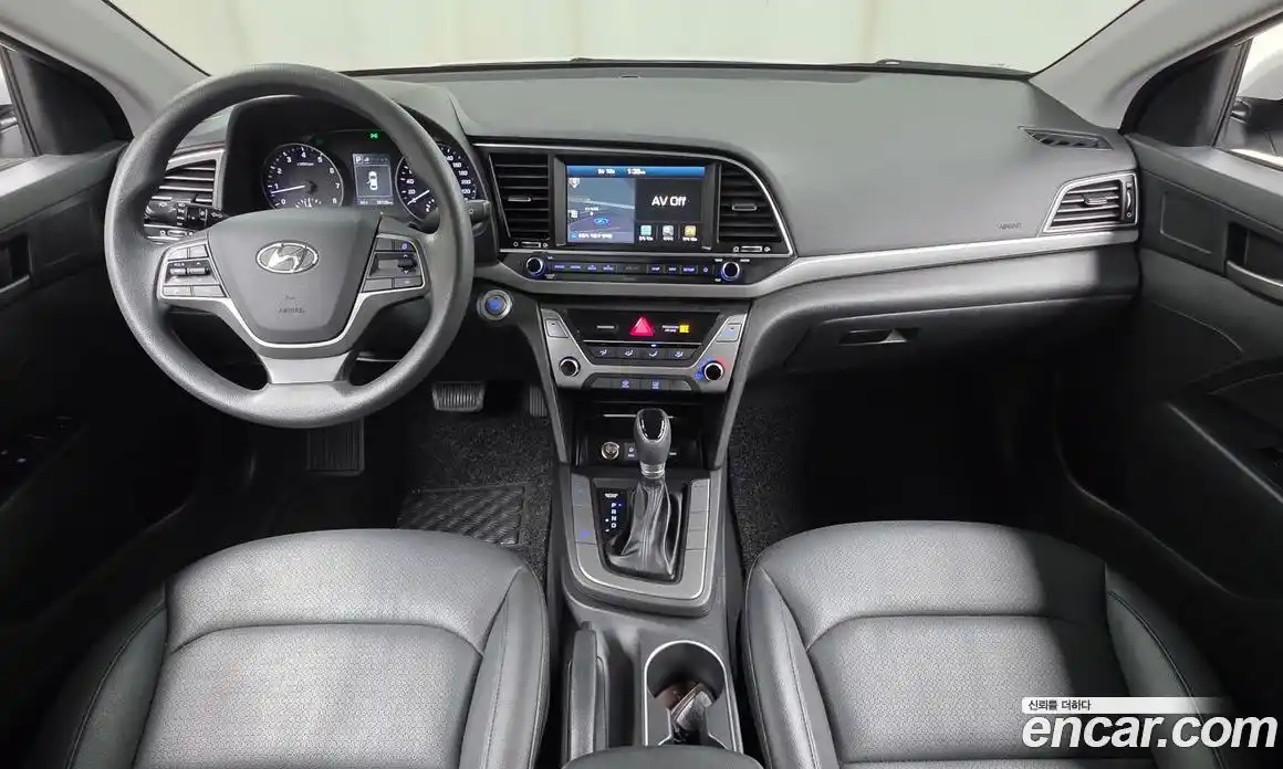Hyundai Avante 2017 1.6 автомат (гидро), фото 10