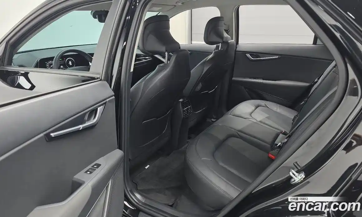 Kia Niro 2023 0.2 автомат (гидро), фото 16