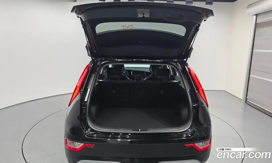 Kia Niro 2023 0.2 автомат (гидро), фото 26