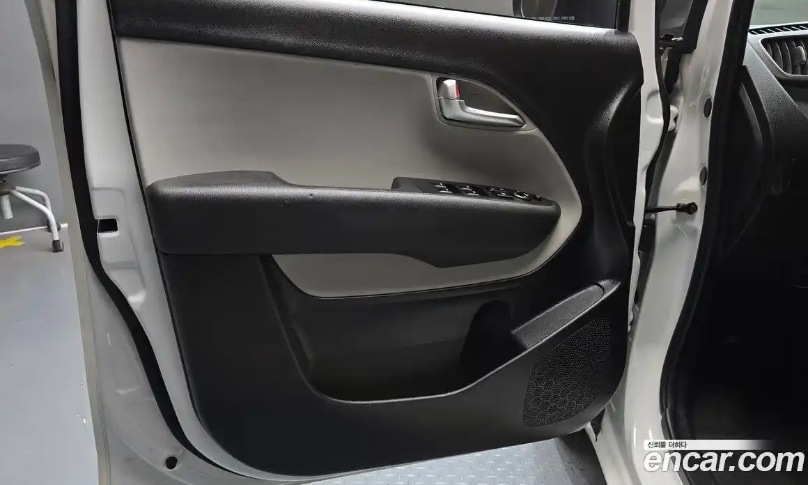 Kia Ray 2022 1.0 автомат (гидро), фото 14