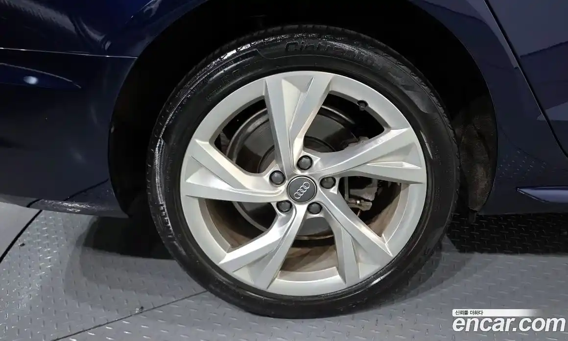 Audi A4 2021 2.0 автомат (гидро), фото 5