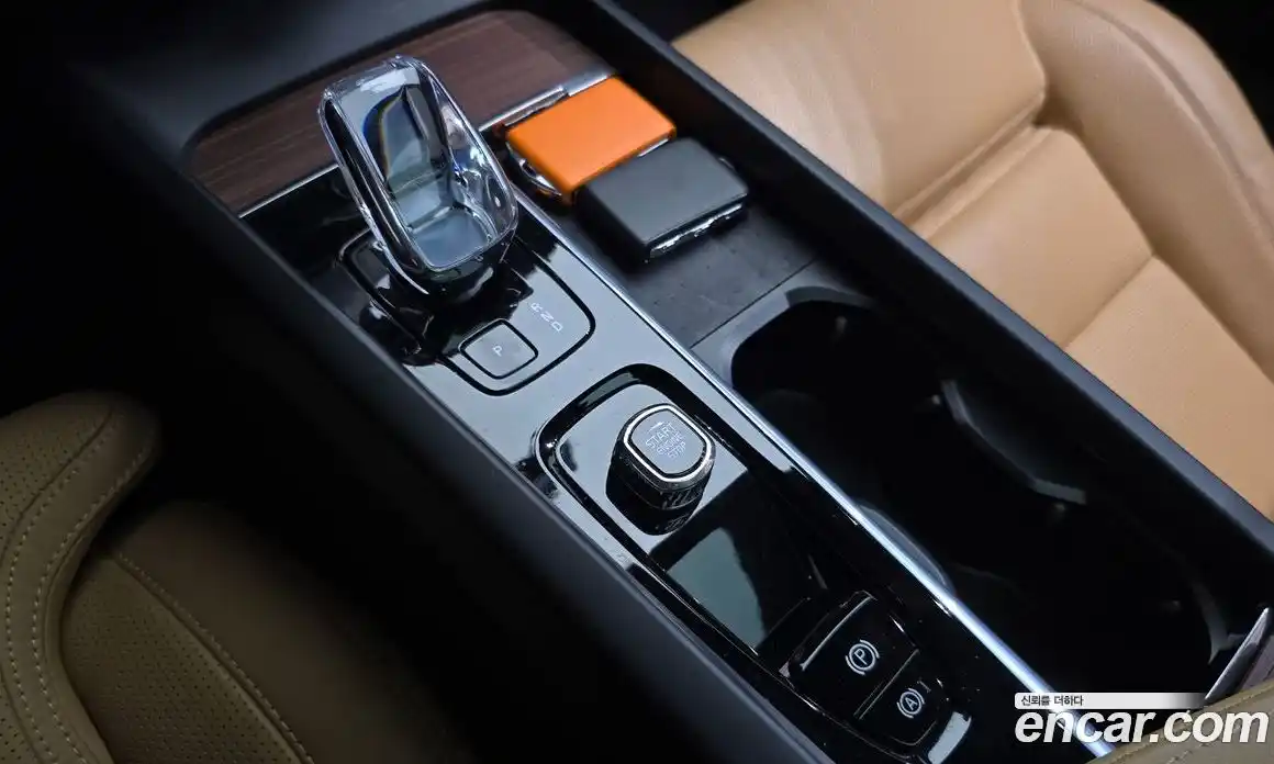 Volvo XC60 2023 2.0 автомат (гидро), фото 11