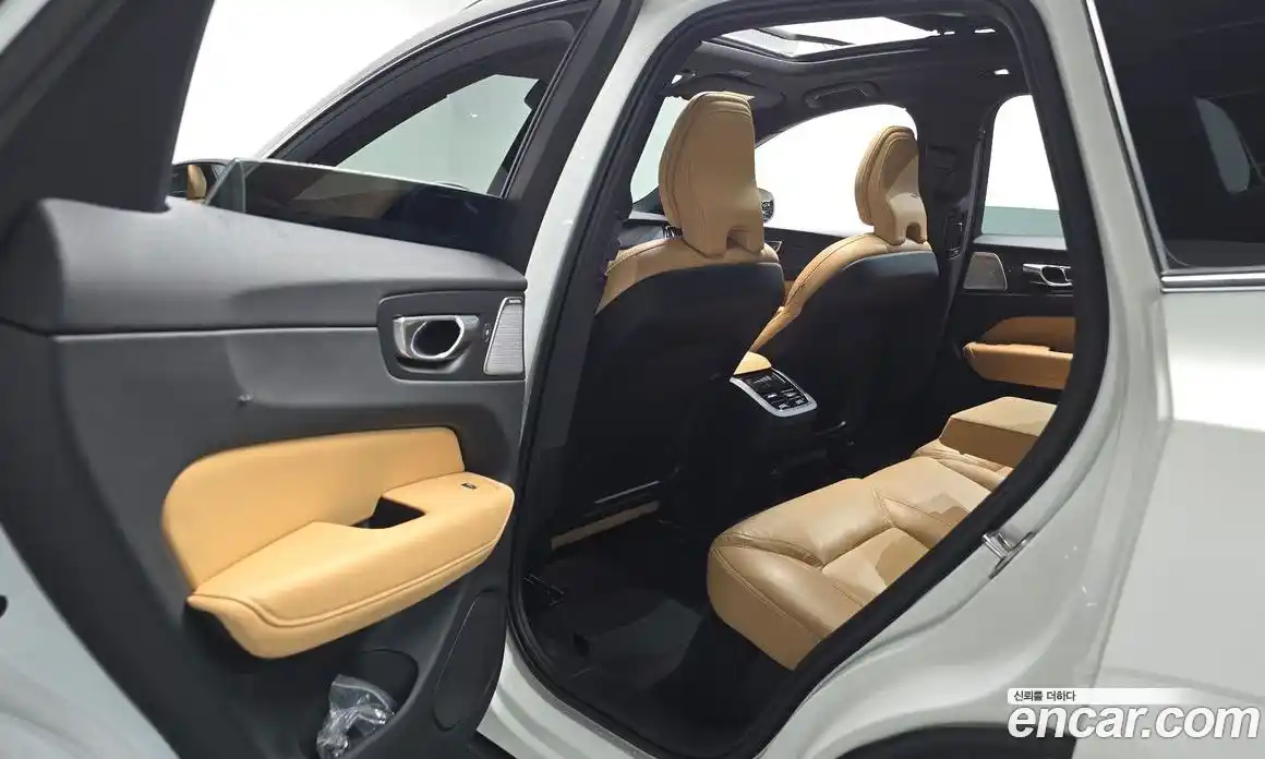 Volvo XC60 2023 2.0 автомат (гидро), фото 15