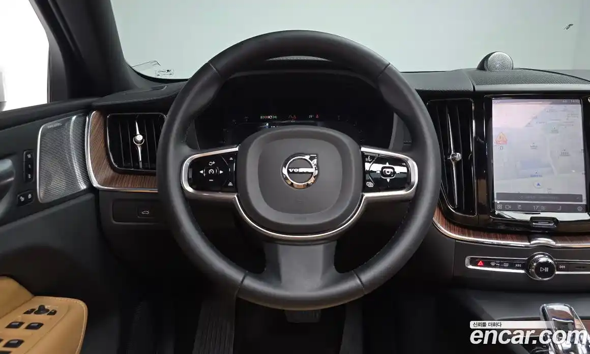 Volvo XC60 2023 2.0 автомат (гидро), фото 18