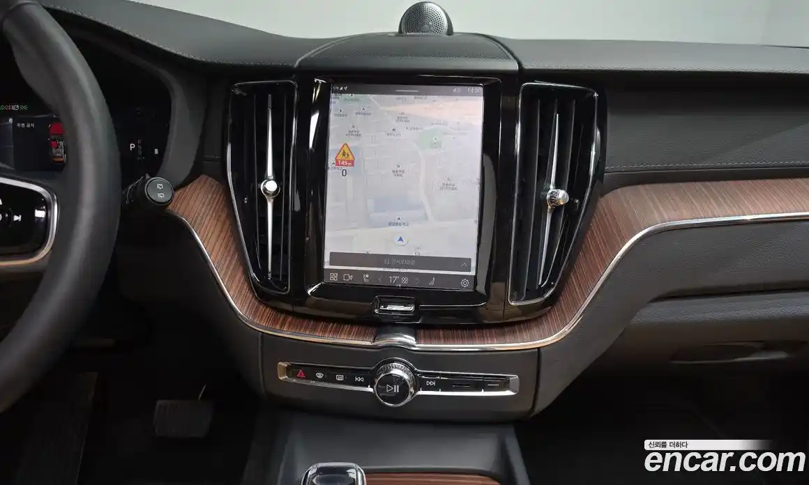 Volvo XC60 2023 2.0 автомат (гидро), фото 19