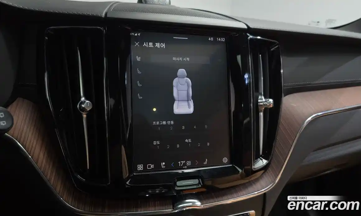 Volvo XC60 2023 2.0 автомат (гидро), фото 21