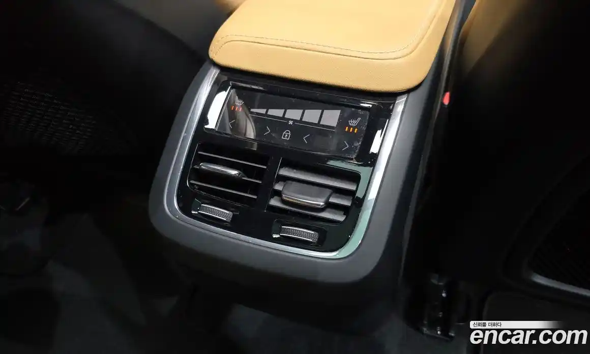 Volvo XC60 2023 2.0 автомат (гидро), фото 24