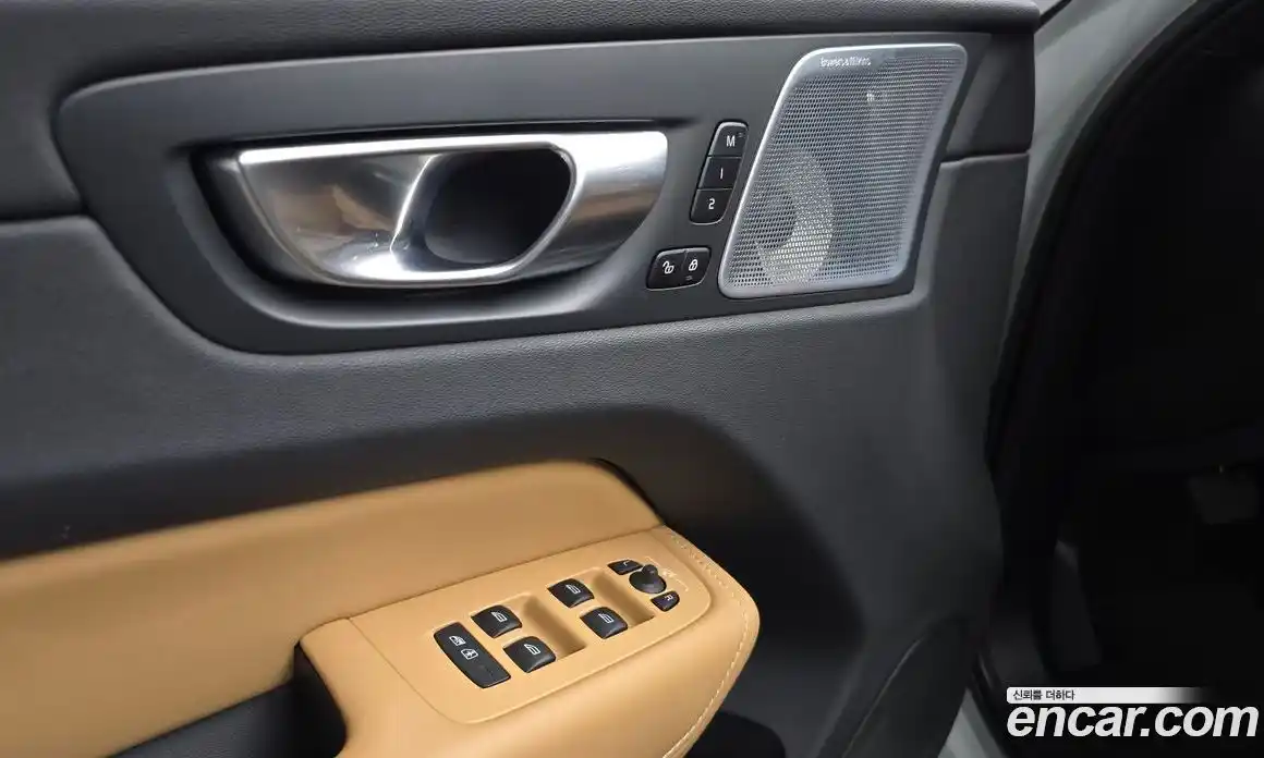 Volvo XC60 2023 2.0 автомат (гидро), фото 26