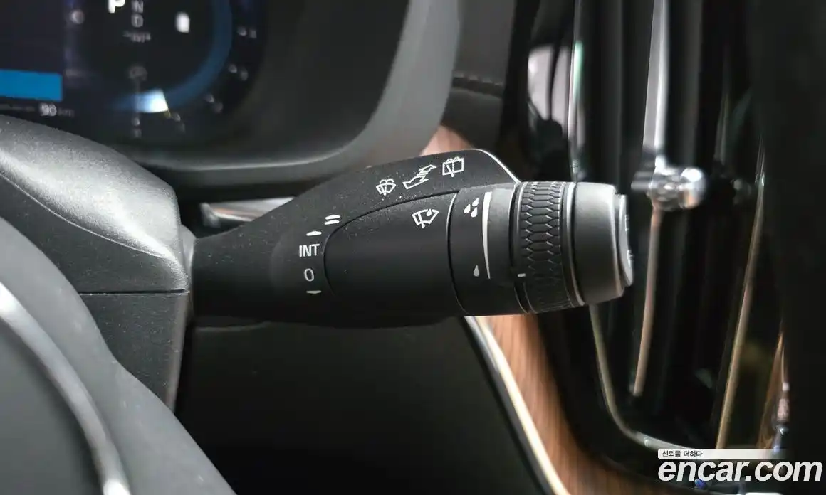 Volvo XC60 2023 2.0 автомат (гидро), фото 27