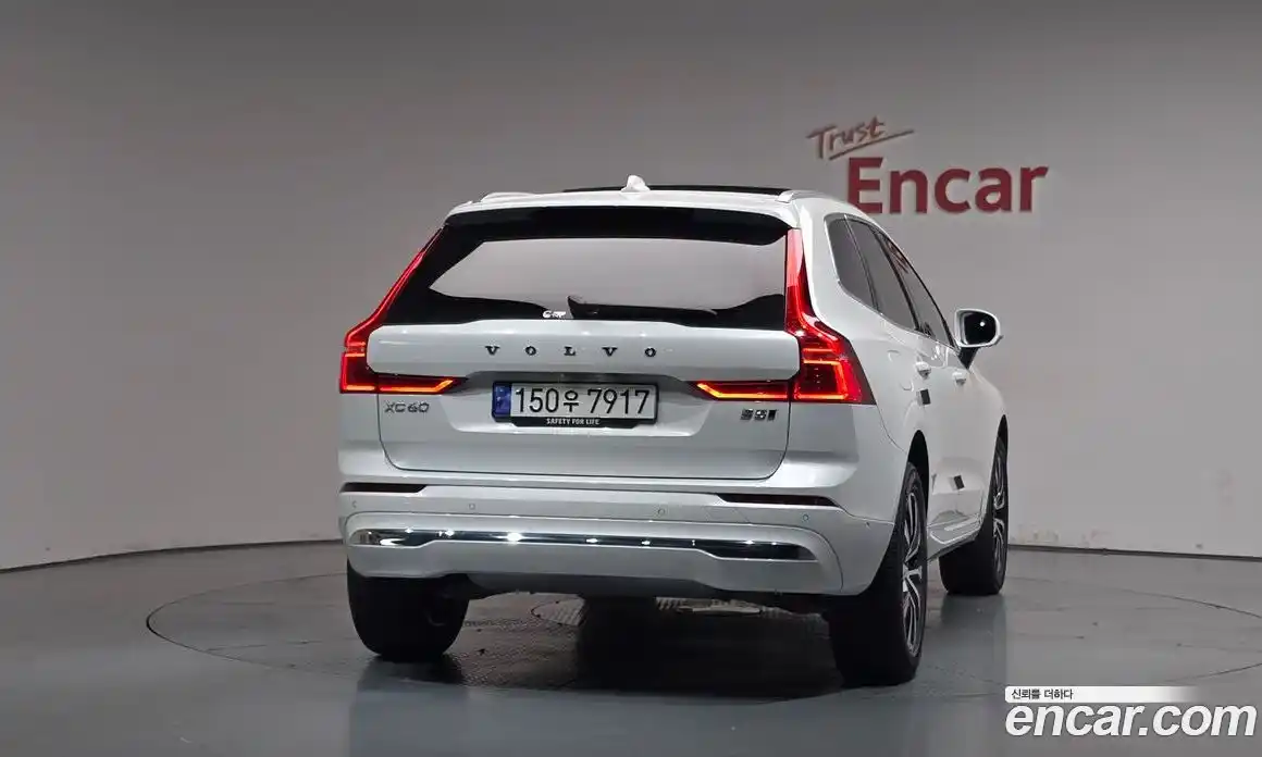 Volvo XC60 2023 2.0 автомат (гидро), фото 3