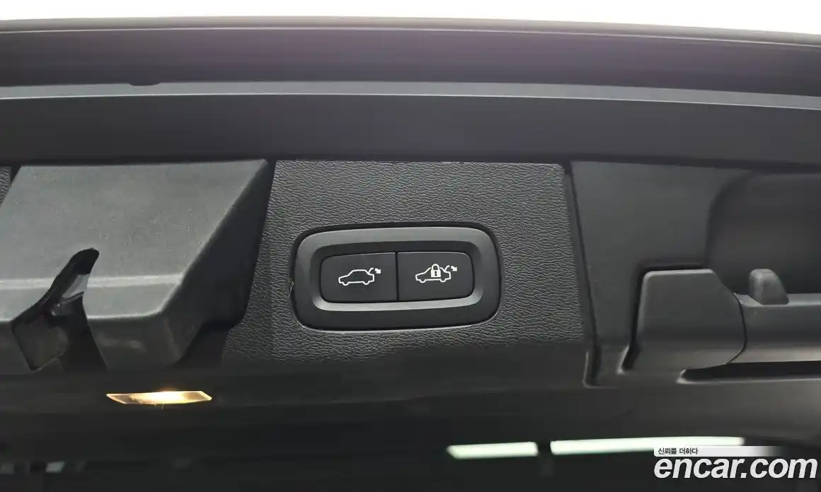 Volvo XC60 2023 2.0 автомат (гидро), фото 31