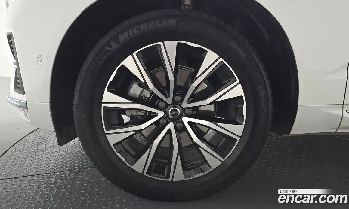 Volvo XC60 2023 2.0 автомат (гидро), фото 4