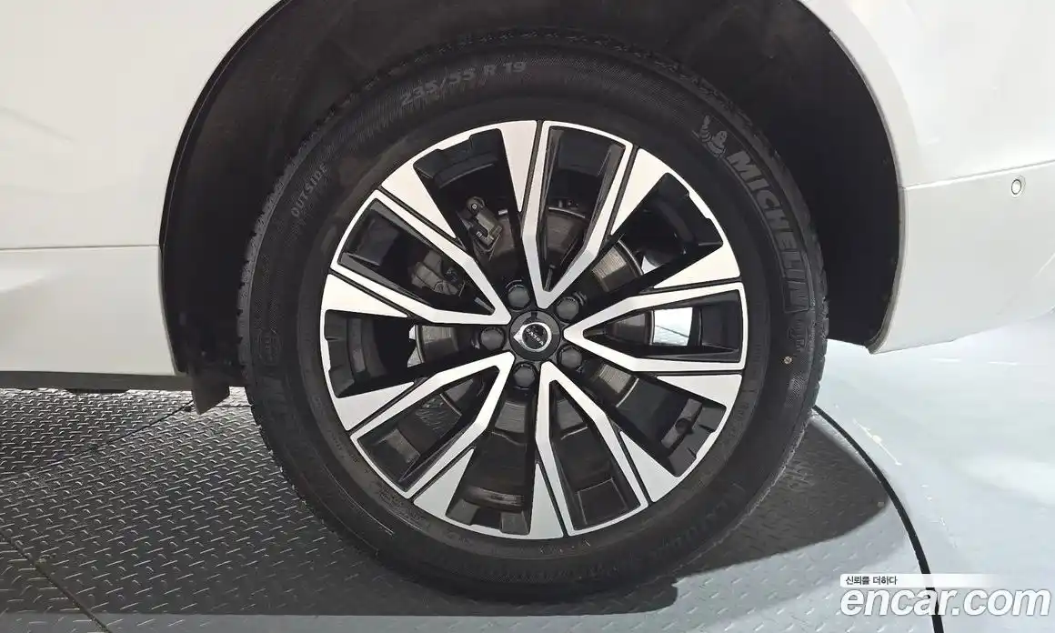 Volvo XC60 2023 2.0 автомат (гидро), фото 6
