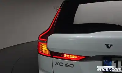 Volvo XC60 2023 2.0 автомат (гидро), миниатюра 8