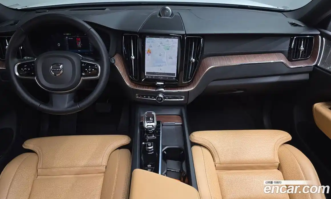 Volvo XC60 2023 2.0 автомат (гидро), фото 9