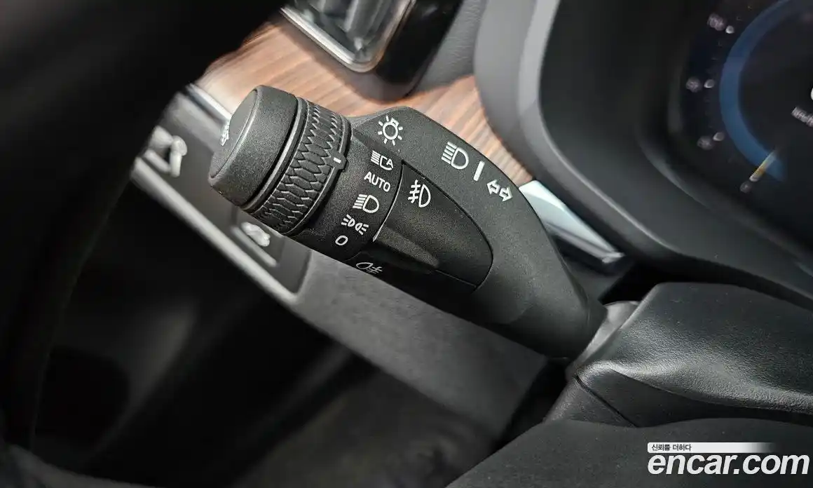 Volvo XC60 2021 2.0 автомат (гидро), фото 28