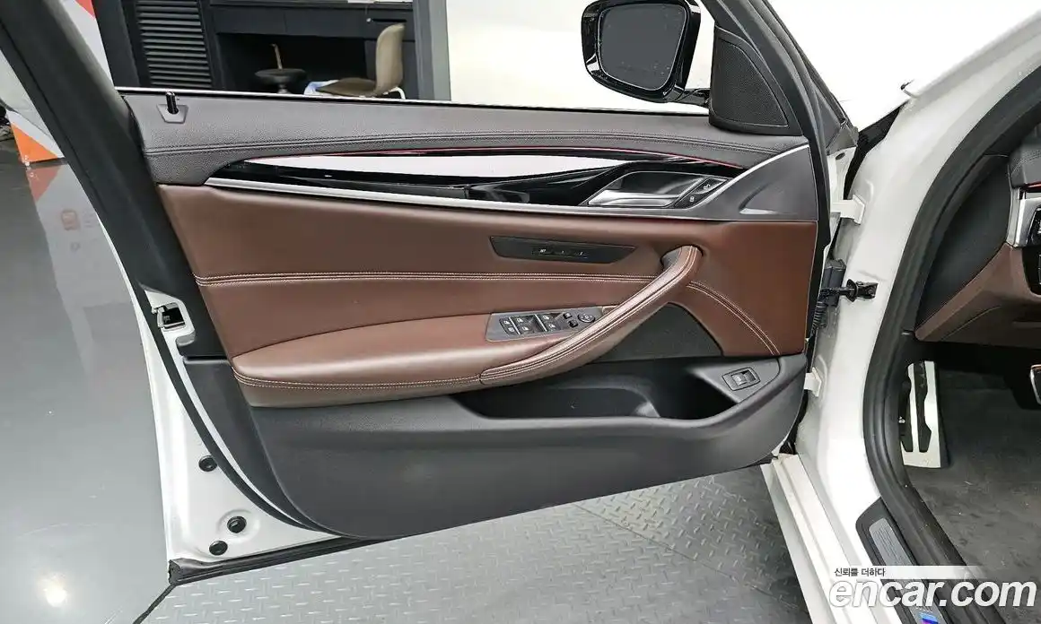 BMW 5 серия 2018 2.0 автомат (гидро), фото 13