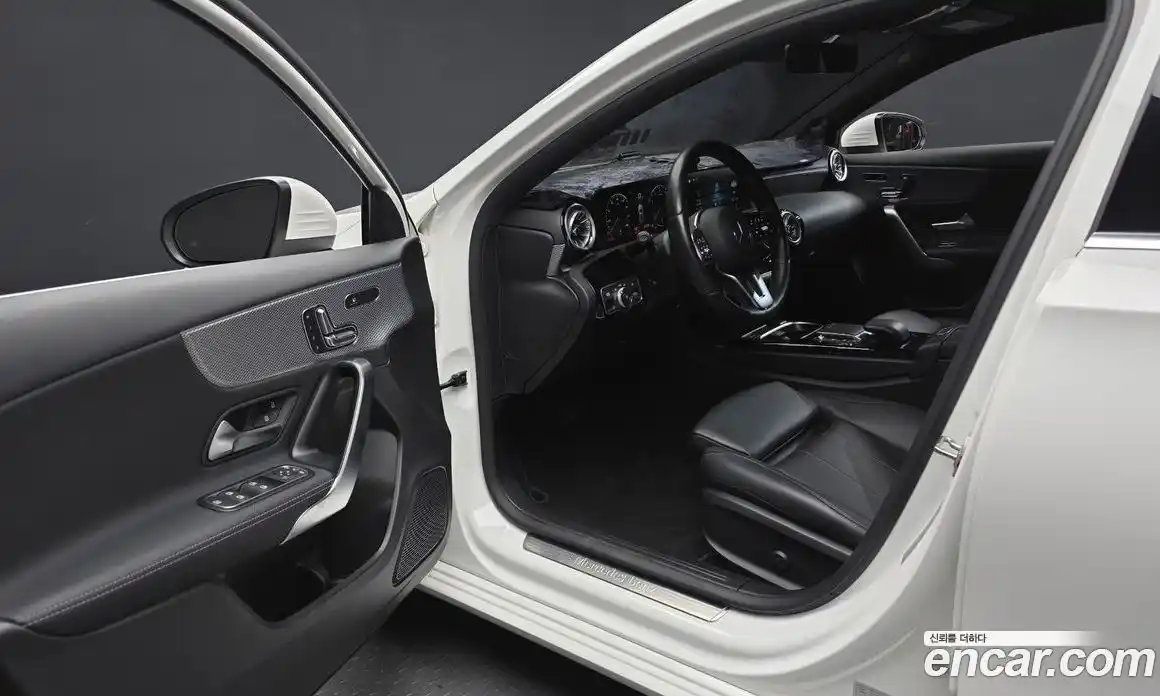 Mercedes-Benz A-Class 2022 2.0 гидро, фото 13