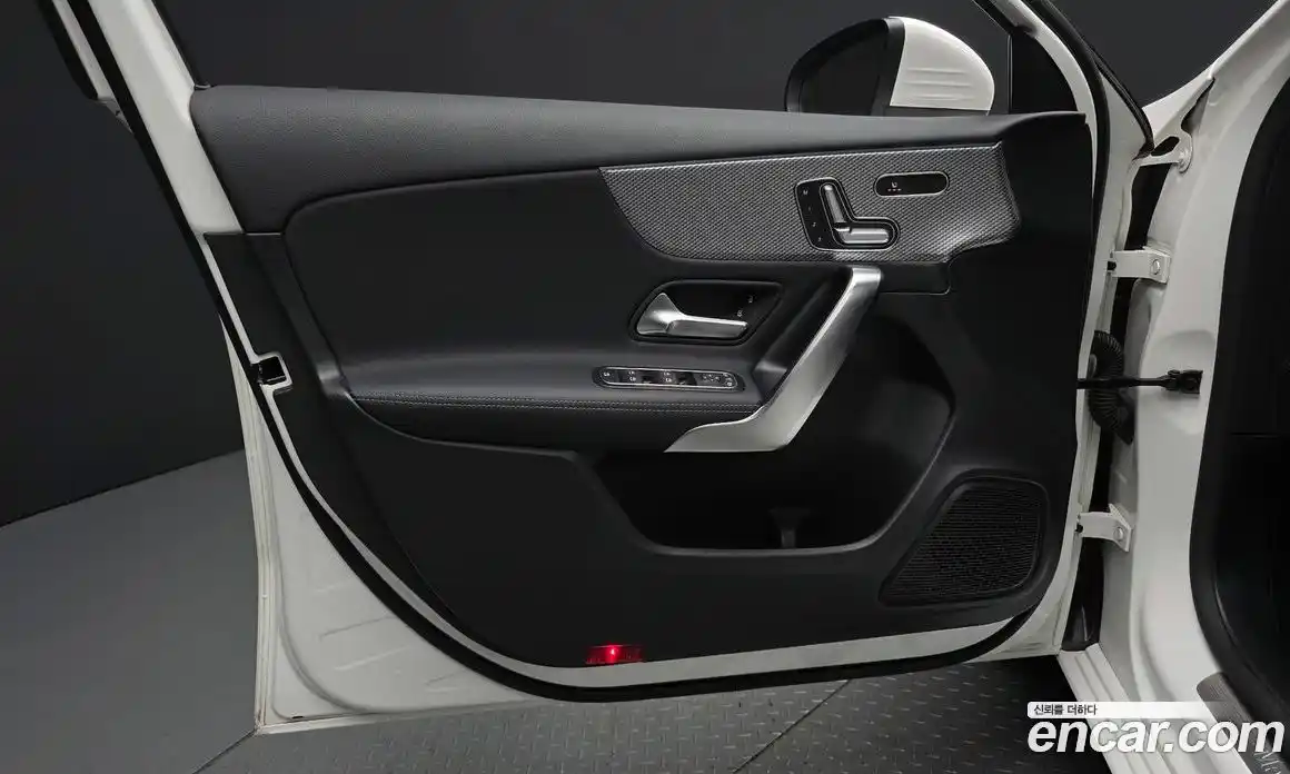 Mercedes-Benz A-Class 2022 2.0 гидро, фото 14
