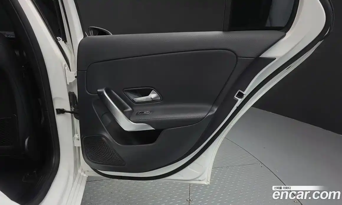 Mercedes-Benz A-Class 2022 2.0 гидро, фото 15