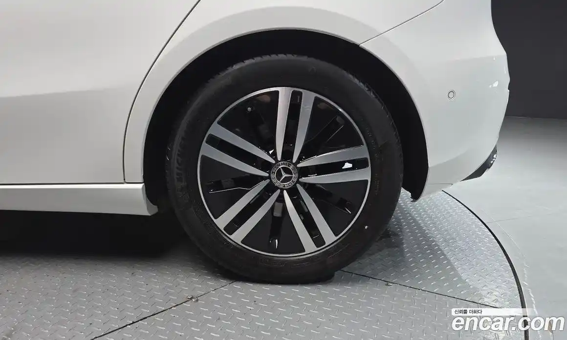 Mercedes-Benz A-Class 2022 2.0 гидро, фото 7