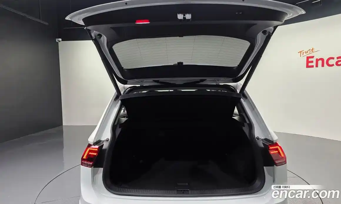 Volkswagen Tiguan 2017 2.0 автомат (гидро), фото 35