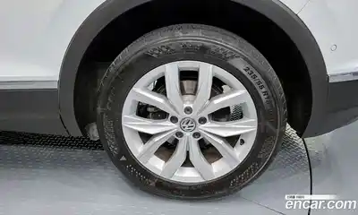 Volkswagen Tiguan 2017 2.0 автомат (гидро), миниатюра 7