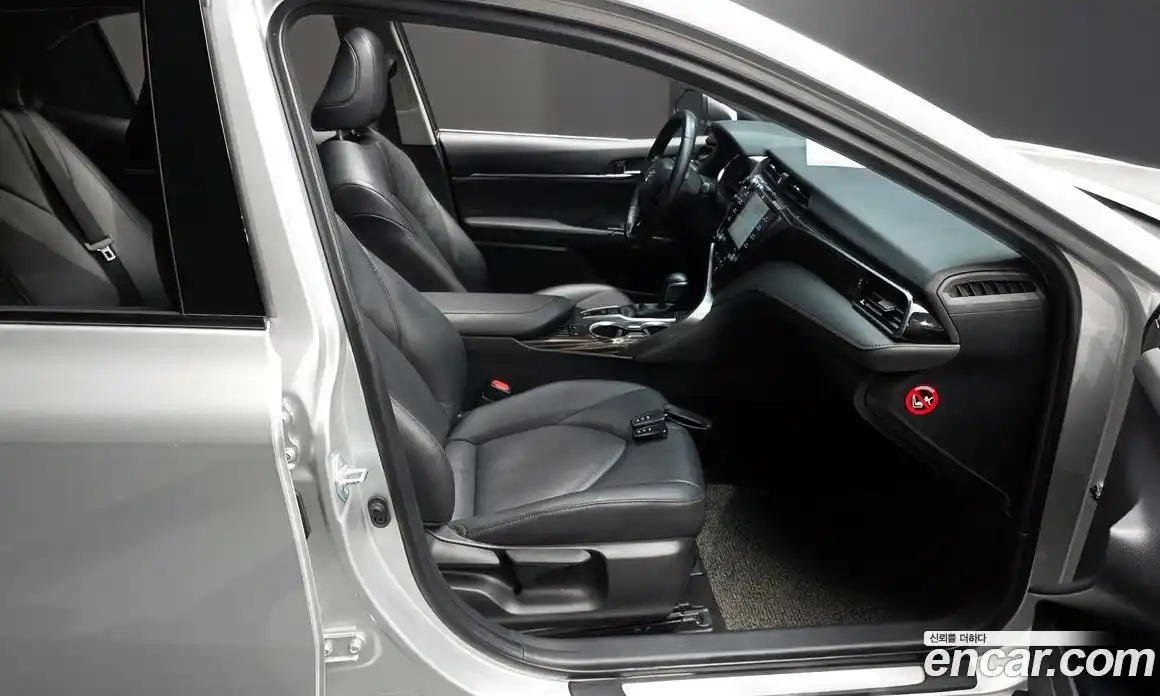 Toyota Camry 2019 2.5 гидро, фото 17