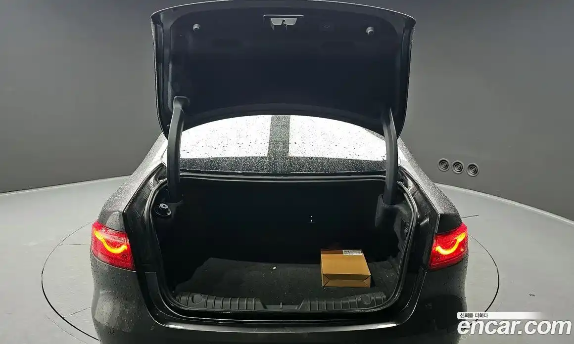 Jaguar XF 2018 2.0 гидро, фото 20