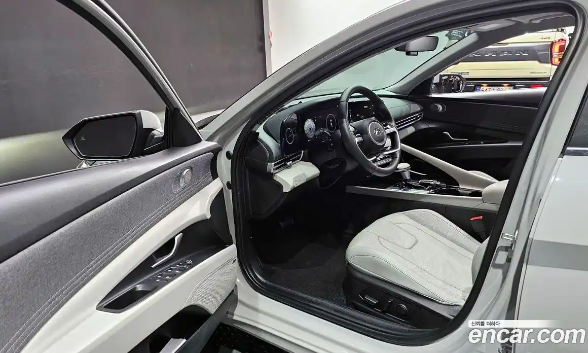 Hyundai Avante 2022 1.6 автомат (гидро), фото 13