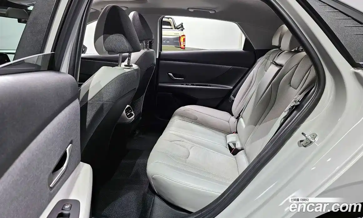 Hyundai Avante 2022 1.6 автомат (гидро), фото 17