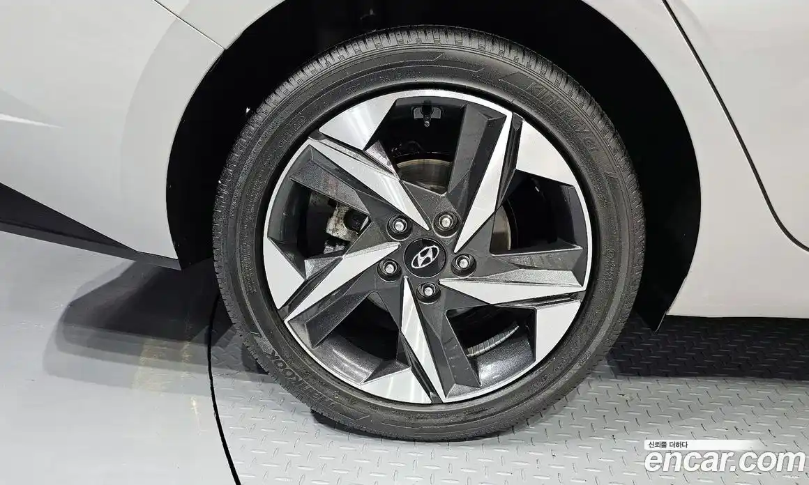 Hyundai Avante 2022 1.6 автомат (гидро), фото 5