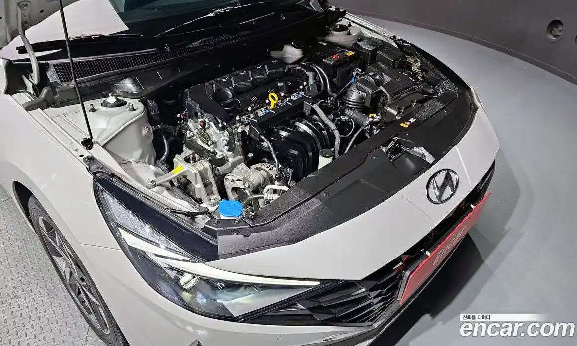 Hyundai Avante 2022 1.6 автомат (гидро), фото 6