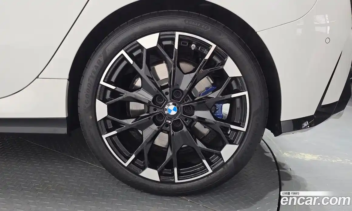 BMW 1 серия 2025 2.0 автомат (гидро), фото 7
