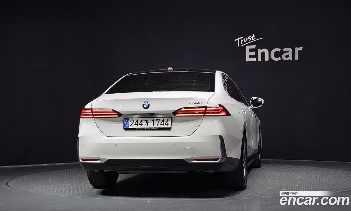 BMW 5 серия 2024 2.0 автомат (гидро), фото 4