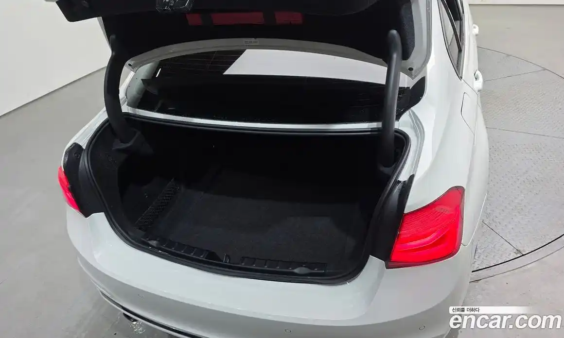 BMW 3 серия 2018 2.0 автомат (гидро), фото 32