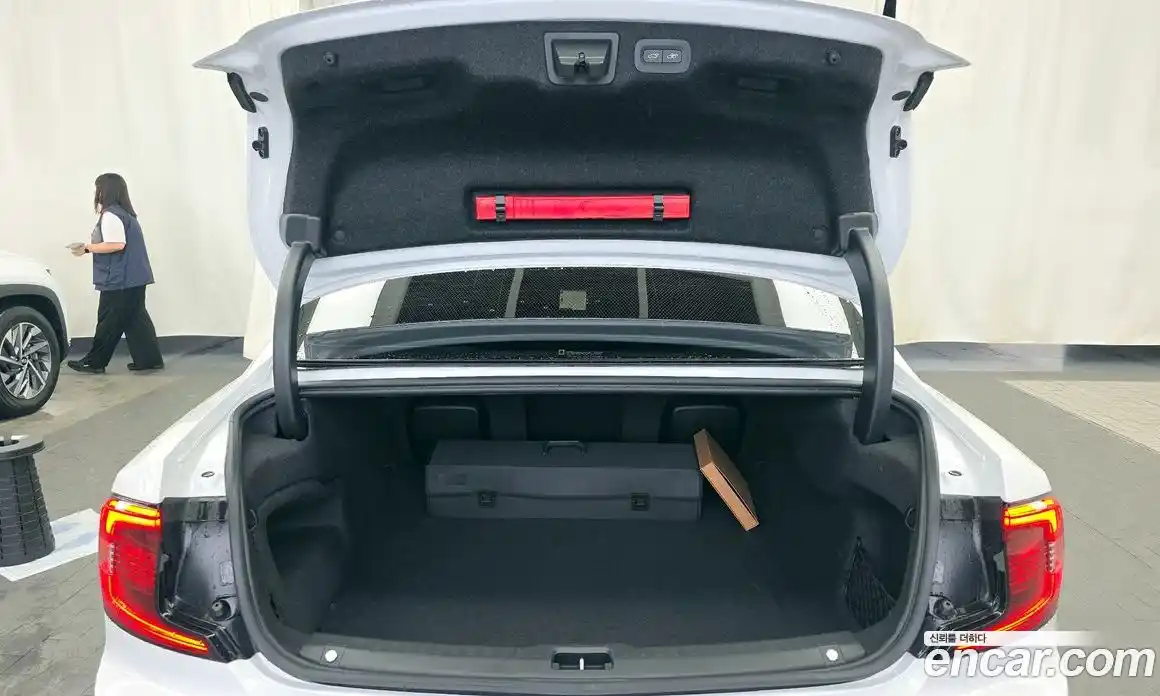 Volvo S90 2024 2.0 автомат (гидро), фото 26