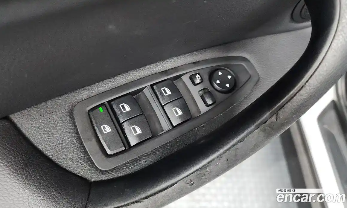 BMW X1 2016 2.0 автомат (гидро), фото 13