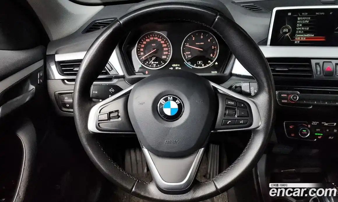 BMW X1 2016 2.0 автомат (гидро), фото 17